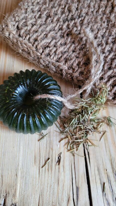 Kadiķu ziepes ar džutas aukliņu